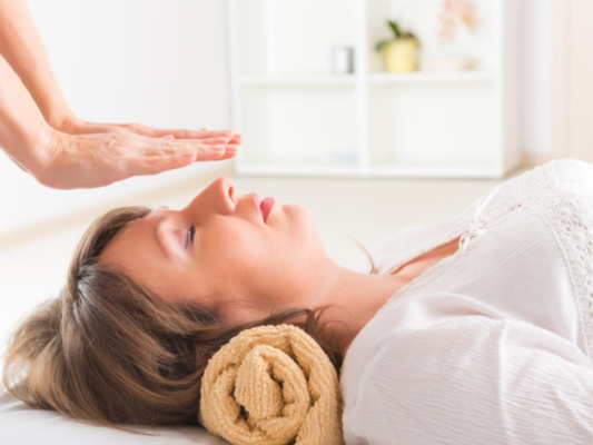 Ứng dụng Reiki thanh tẩy năng lượng âm 