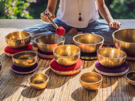 Cân bằng năng lượng bằng âm thanh cùng Hồng Ngân Elise